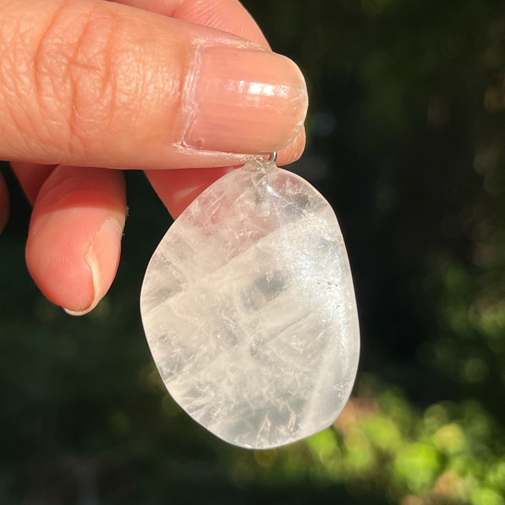 Stainless steel wavy clear Quartz pendant - Picture 5 of 6